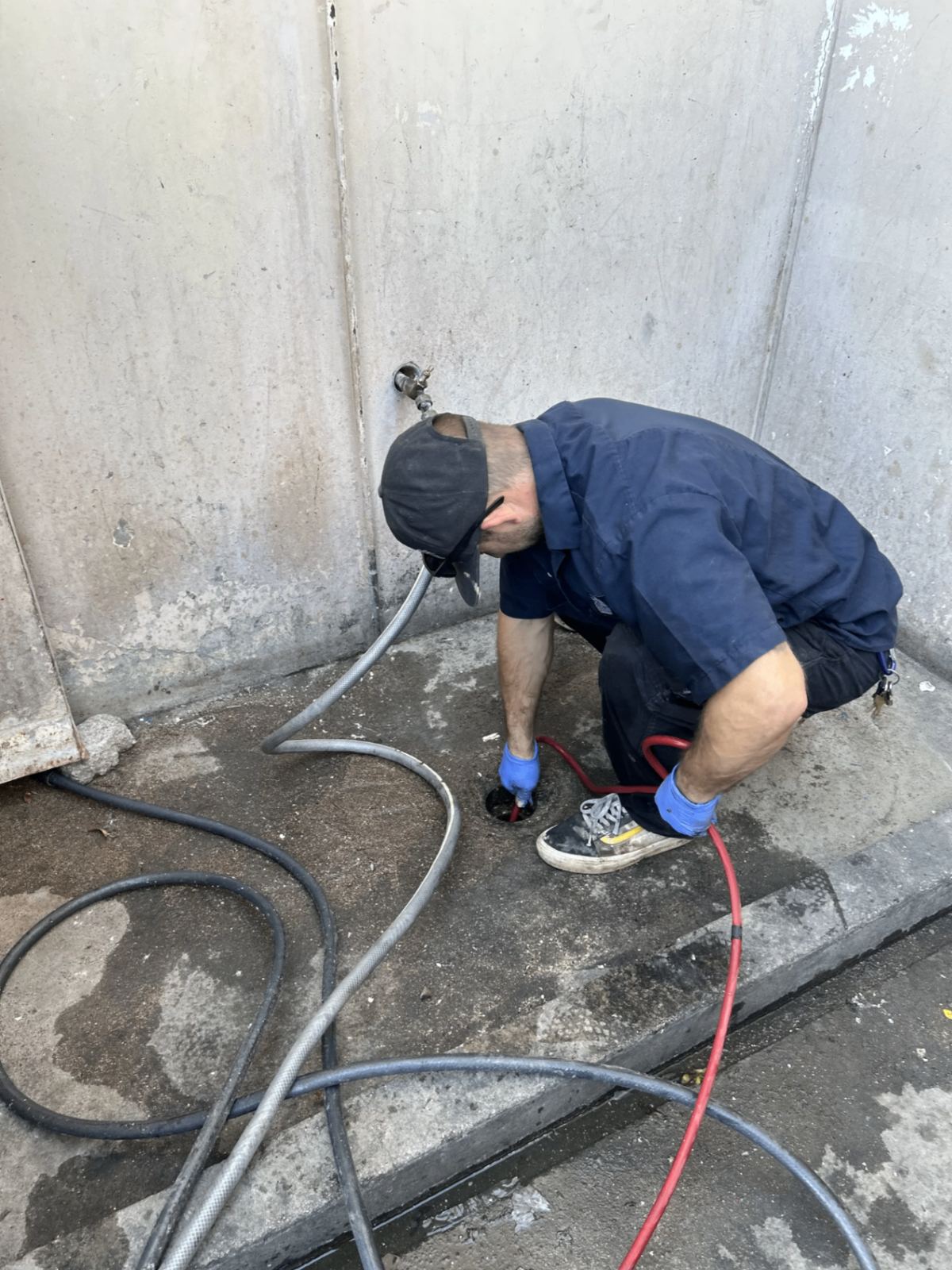 SpeeDee plumber hydro-jetting a commercial floor drain in Fullerton, CA