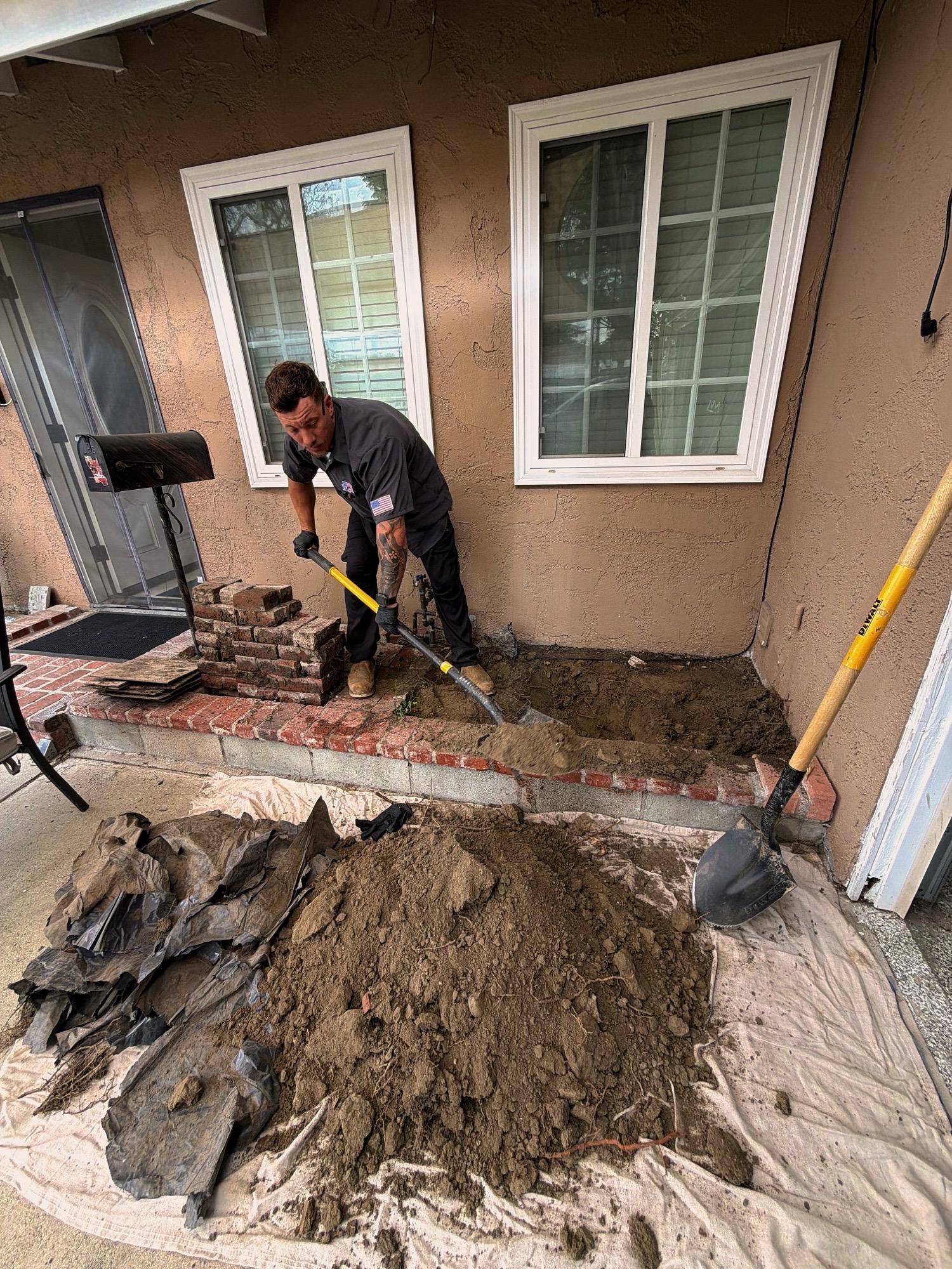 Hand-digging for a precise repair